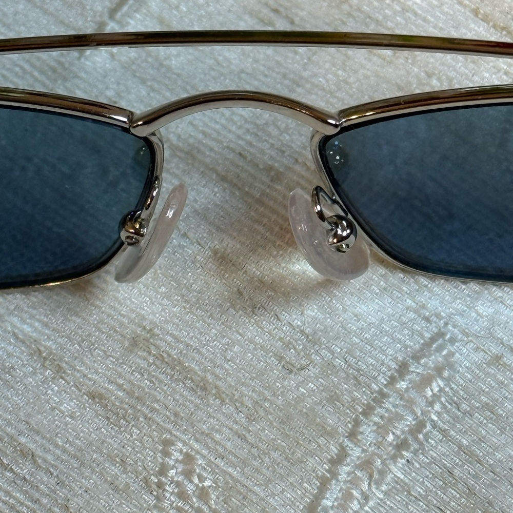 Vtg. Prada Y2K Narrow Blue Cat-Eye Sunglasses‎ Silver Frame Authenticated SPR64U - Picture 9 of 14